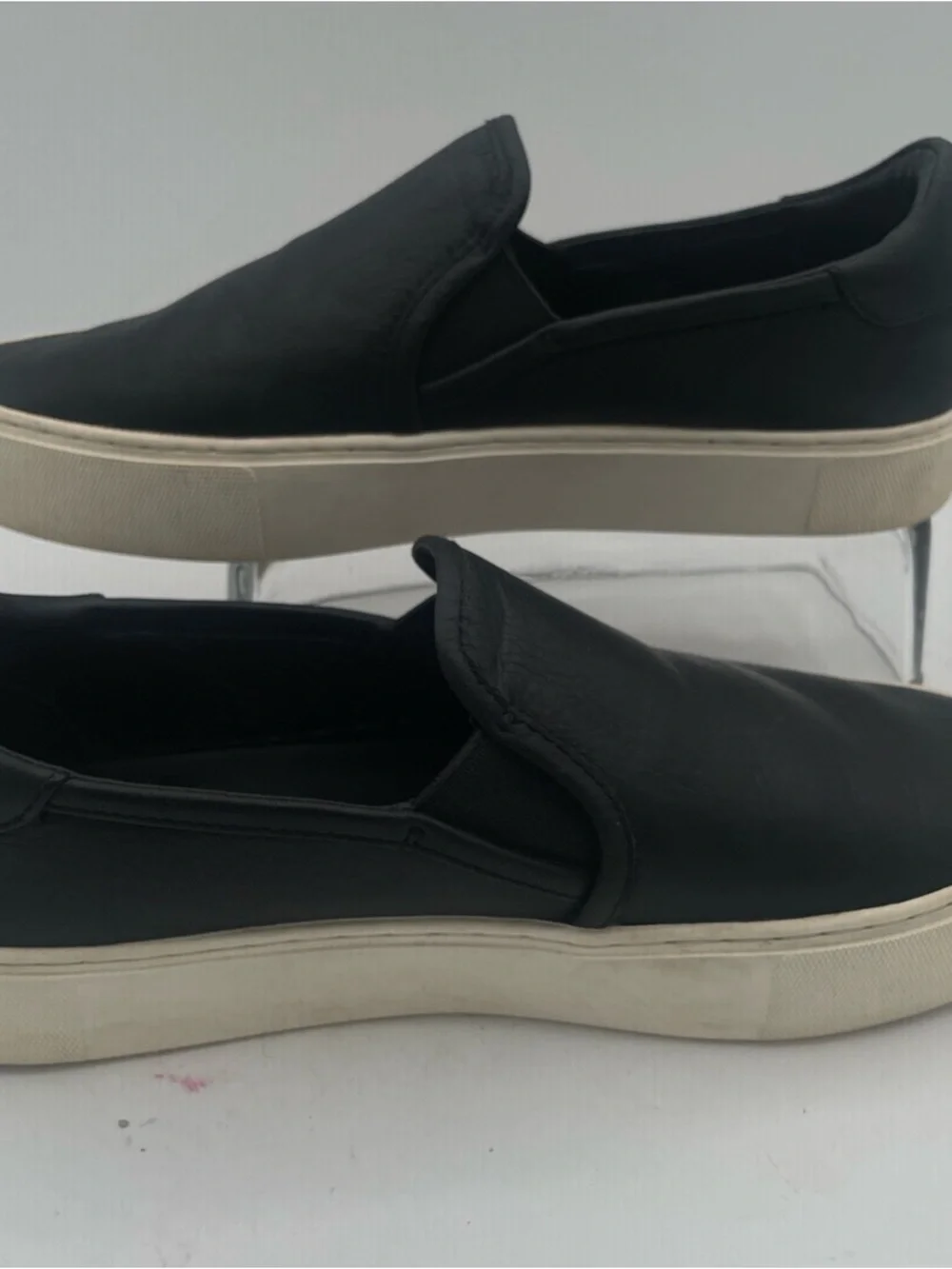UGG‎ Women’s black leather Slip-On  Sneaker Loafer Comfort Size 8.5